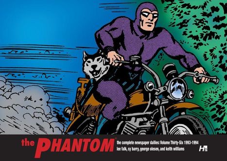 "The Phantom" und weitere Autorenangaben unten. Illustration: Mann in Lila-Anzug fährt Motorrad mit Wolf hindurch Wald.