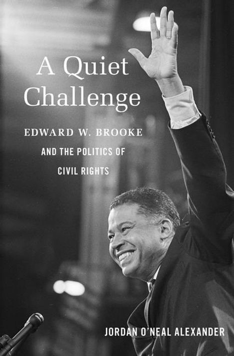"A Quiet Challenge: Edward W. Brooke and the Politics of Civil Rights" von Jordan O'Neal Alexander. Lächelnder Mann hebt Hand.