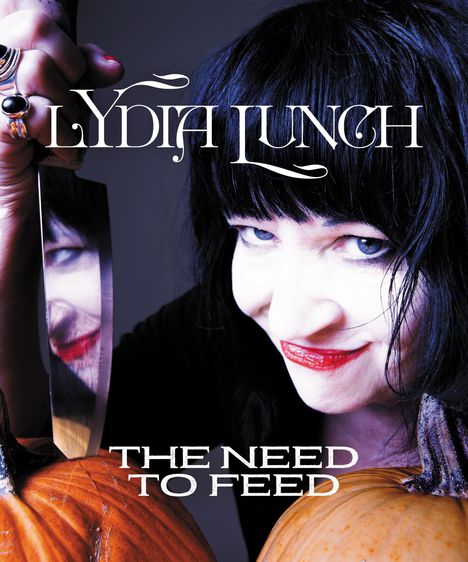 Text: "LYDIA LUNCH", "THE NEED TO FEED". Frau mit Messer, zwei Kürbisse, dunkle Haare, roter Lippenstift, künstlerisch inszeniert.
