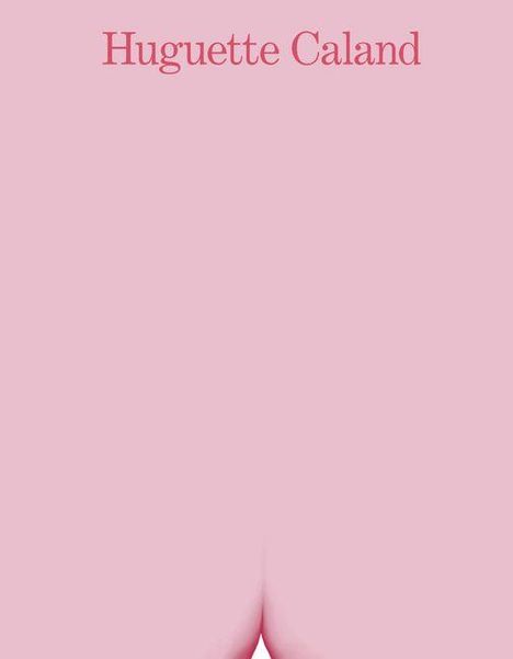 Text: "Huguette Caland". Rosa Hintergrund, der sanft geschwungene Kurven zeigt, minimalistisch.