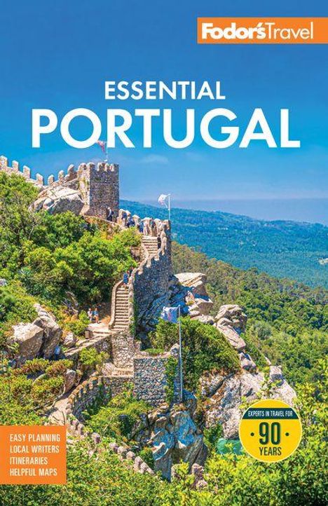 "Essential Portugal" in großen Buchstaben vor einer Burg auf einem grünen Hügel mit weitem Blick über eine Waldlandschaft.