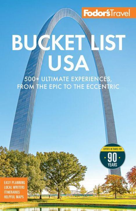 "Bucket List USA: 500+ Ultimate Experiences, From the Epic to the Eccentric." Ein Bogen mit Bäumen im Vordergrund.
