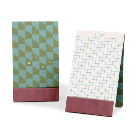Zwei Notizhefte: links mit grün-blauem Muster und "IDEAS", rechts mit kariertem Papier und "IDEAS" oben.