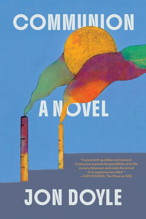 "COMMUNION A NOVEL JON DOYLE" in weiß auf blauem Hintergrund. Zwei bunte Schornsteine mit Rauch, stilisiert.