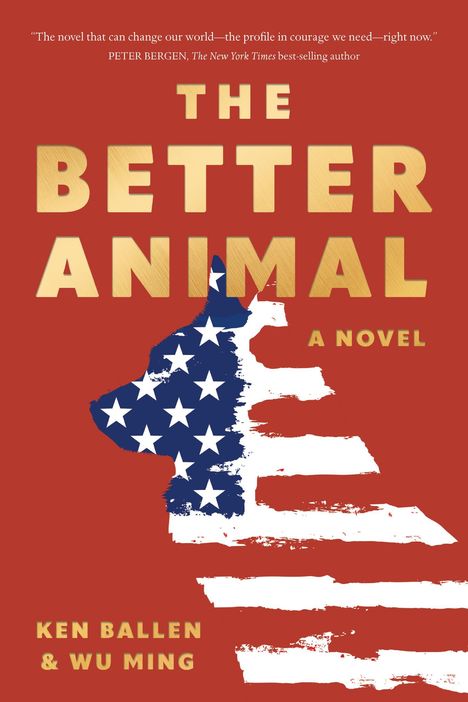 „The Better Animal. A Novel“ von Ken Ballen & Wu Ming. Silhouette eines Hundes mit US-Flagge auf rotem Hintergrund.