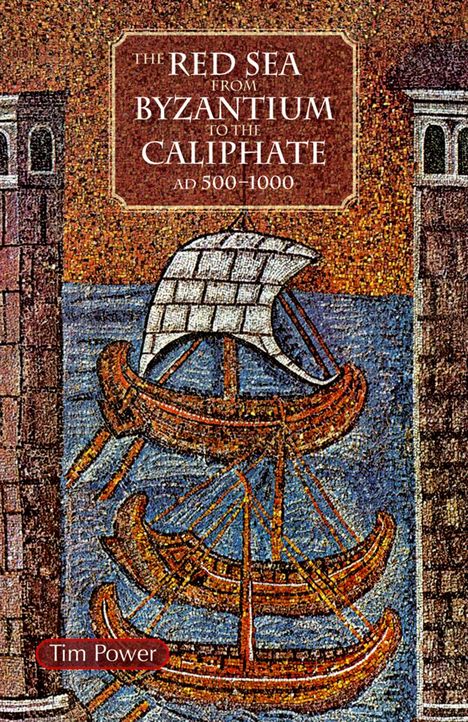 "The Red Sea from Byzantium to the Caliphate AD 500-1000. Tim Power." Mosaik von drei Schiffen zwischen zwei Türmen.