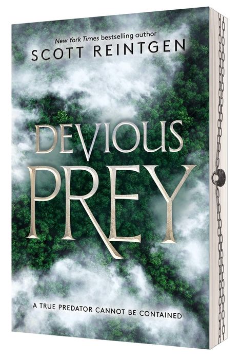Text: "Scott Reintgen, Devious Prey, A true predator cannot be contained." Neblige Wälder, mysteriöse Atmosphäre.