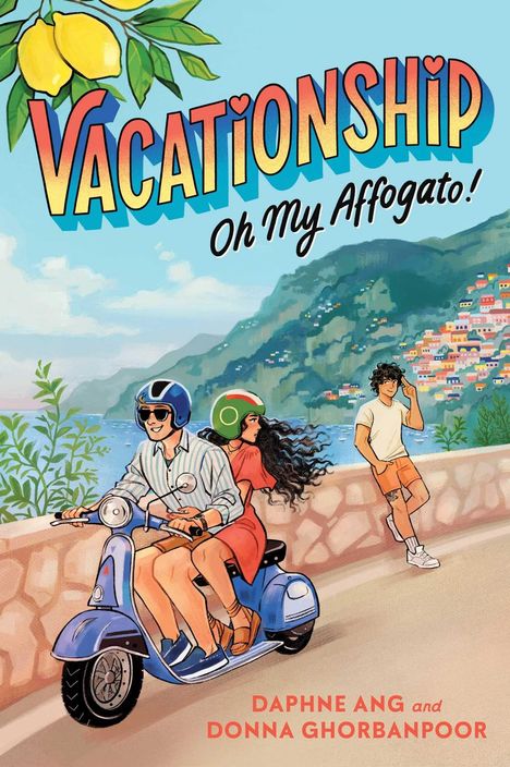"VACATIONSHIP Oh My Affogato!" Illustration: Zwei Personen fahren auf einem Roller, bunte Küstenstadt im Hintergrund.