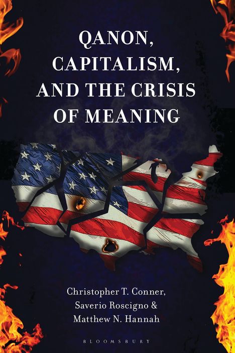 Titel: "QAnon, Capitalism, and the Crisis of Meaning". Zerteilte USA-Karte mit US-Flagge, Flammen an den Rändern.