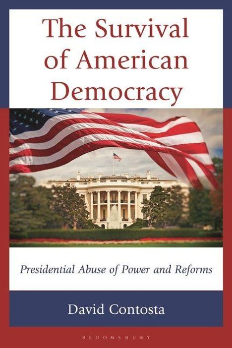 "The Survival of American Democracy" von David Contosta. US-Flagge weht, das Weiße Haus im Hintergrund.