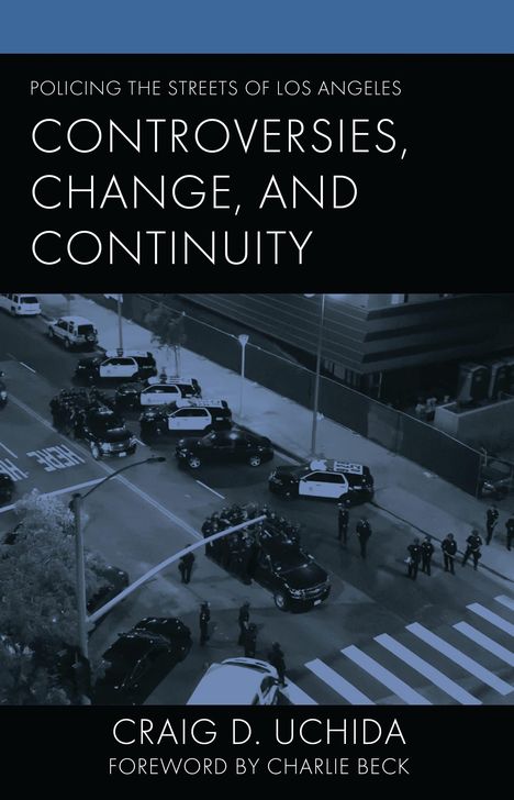 Aufschrift: "Policing the Streets of Los Angeles: Controversies, Change, and Continuity." Bild: Polizei in einer Straßenszene.