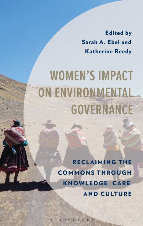 Text: "WOMEN'S IMPACT ON ENVIRONMENTAL GOVERNANCE. RECLAIMING THE COMMONS THROUGH KNOWLEDGE, CARE, AND CULTURE."  
Bild: Fünf Frauen in bunter Kleidung in bergiger Landschaft.