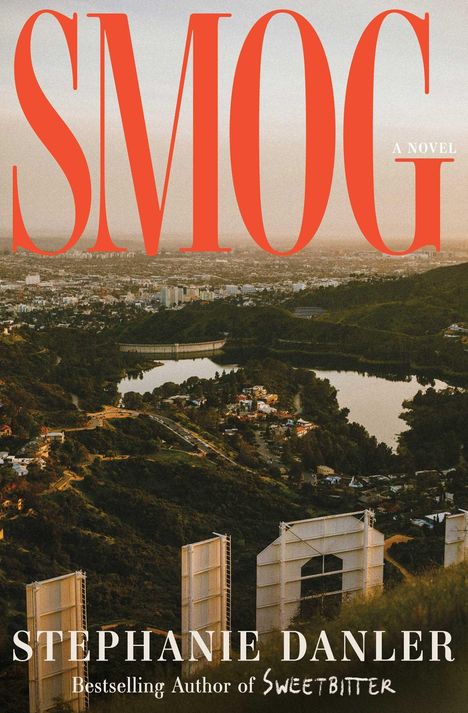 "SMOG" in großen roten Buchstaben, darunter "A Novel". Unten "Stephanie Danler, Bestselling Author of Sweetbitter".