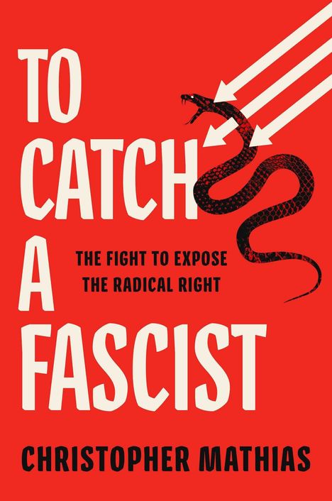 Roter Hintergrund, Text: "TO CATCH A FASCIST. THE FIGHT TO EXPOSE THE RADICAL RIGHT. CHRISTOPHER MATHIAS." Schwarze Schlange.