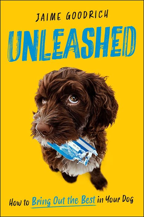 Text: "UNLEASHED", "How to Bring Out the Best in Your Dog". Ein Hund hält zerfetztes Papier im Maul, vor gelbem Hintergrund.