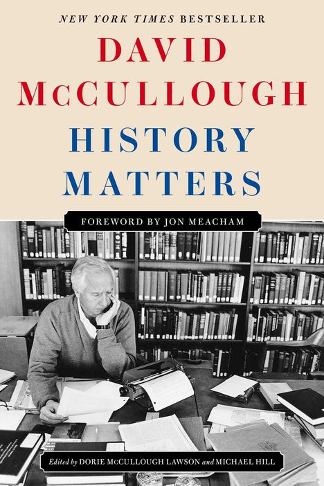 „David McCullough, History Matters, Vorwort von Jon Meacham“, darunter ein älterer Mann an einem Schreibtisch mit Büchern.