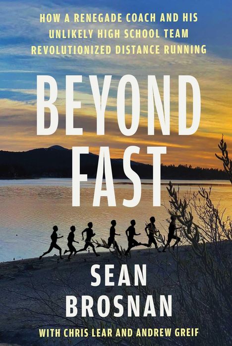 "Beyond Fast" von Sean Brosnan mit Chris Lear und Andrew Greif. Silhouetten von Läufern vor einem See bei Sonnenuntergang.