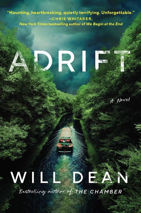 Der Text zeigt "ADRIFT" und "WILL DEAN". Ein Boot fährt durch einen üppigen grünen, bewaldeten Kanal.