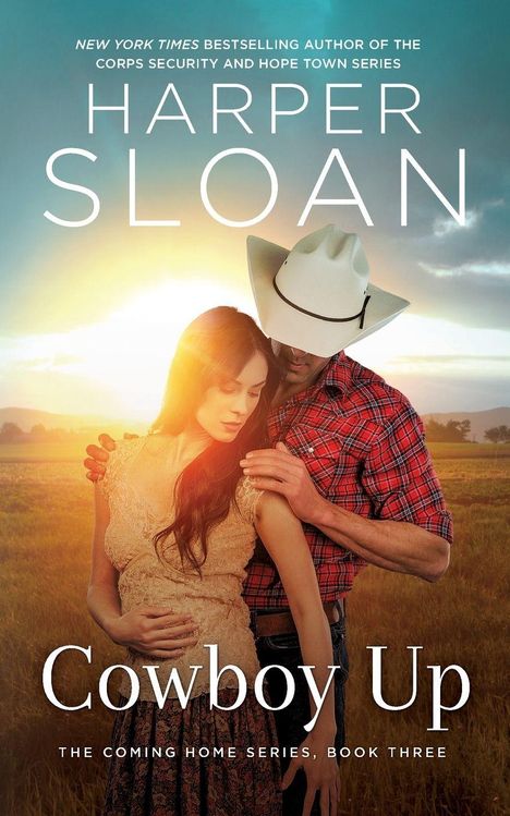 Text: "Cowboy Up", "Harper Sloan", "The Coming Home Series, Book Three".  
Mann im Cowboyhut umarmt Frau bei Sonnenuntergang.