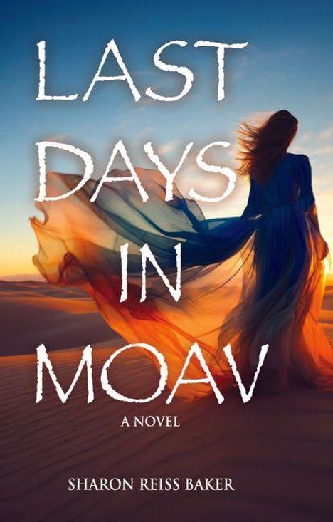 Text: "Last Days in Moav: A Novel. Sharon Reiss Baker." Eine Frau im wehenden Kleid steht in einer Wüstenlandschaft bei Sonnenuntergang.