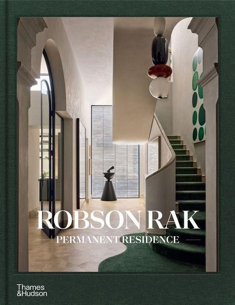Text: "Robson Rak Permanent Residence". Moderner Innenraum mit grüner Treppe, Skulptur und hohen Fenstern.
