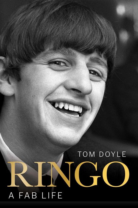 Text: "TOM DOYLE, RINGO, A FAB LIFE". Ein Schwarzweiß-Porträt eines lächelnden Mannes.
