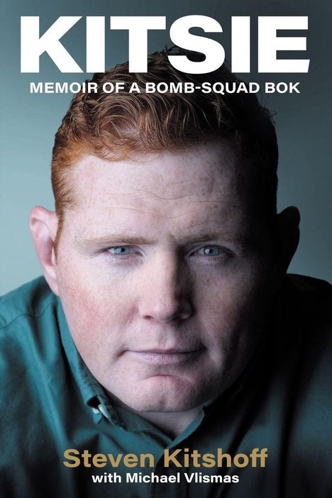 "KITSIE MEMOIR OF A BOMB-SQUAD BOK" steht oben. Unten stehen "Steven Kitshoff with Michael Vlismas". Ein Mann mit rotbraunem Haar.