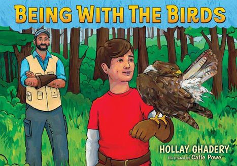 Titel: "BEING WITH THE BIRDS". Ein Junge mit Vogel auf dem Arm, ein Mann im Hintergrund im Wald, kräftige Farben.
