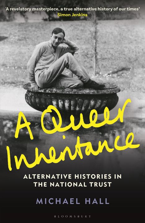 „A Queer Inheritance” in gelber Schrift. Foto: Mann lehnt entspannt an einem steinernen Wasserbecken im Freien.