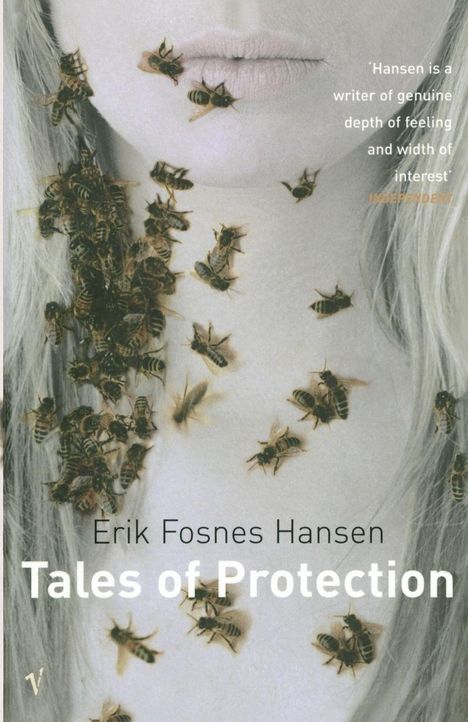 Text: "Erik Fosnes Hansen, Tales of Protection. 'Hansen is a writer of genuine depth of feeling and width of interest' - INDEPENDENT." Abgebildet ist ein Gesicht mit Bienen.