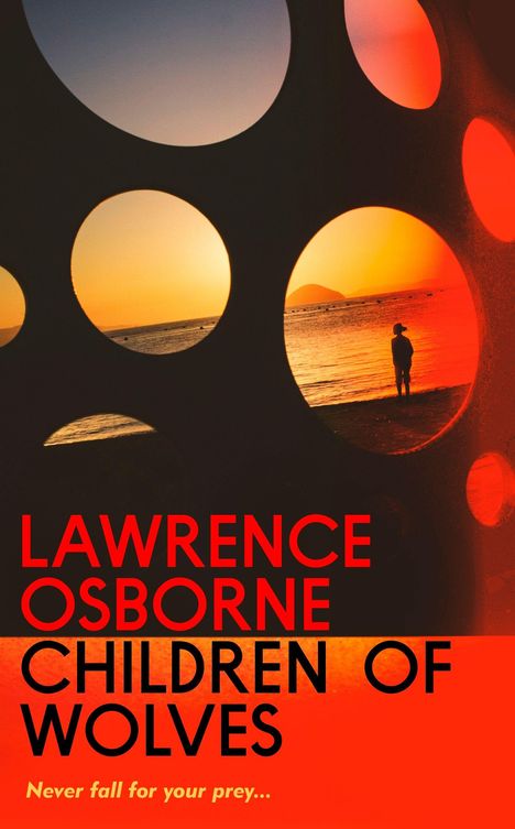 Texte: "LAWRENCE OSBORNE CHILDREN OF WOLVES. Never fall for your prey..." Ein Mensch im Sonnenuntergang durch runde Öffnungen.