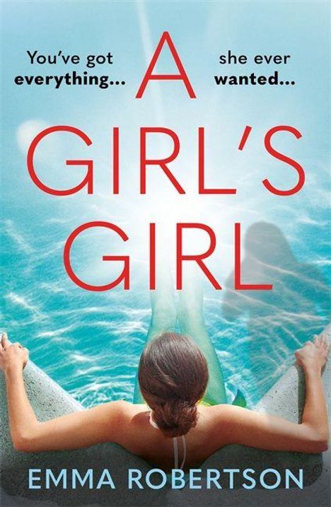 „You've got everything she ever wanted... A GIRL'S GIRL EMMA ROBERTSON“ Eine Frau entspannt sich am Poolrand.
