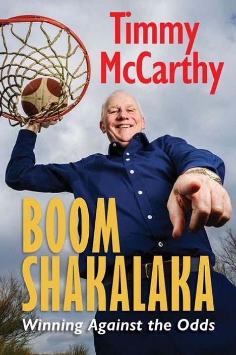 Timmy McCarthy, Boom Shakalaka, Winning Against the Odds. Ein Mann in blauem Hemd hält einen Basketball am Korb.