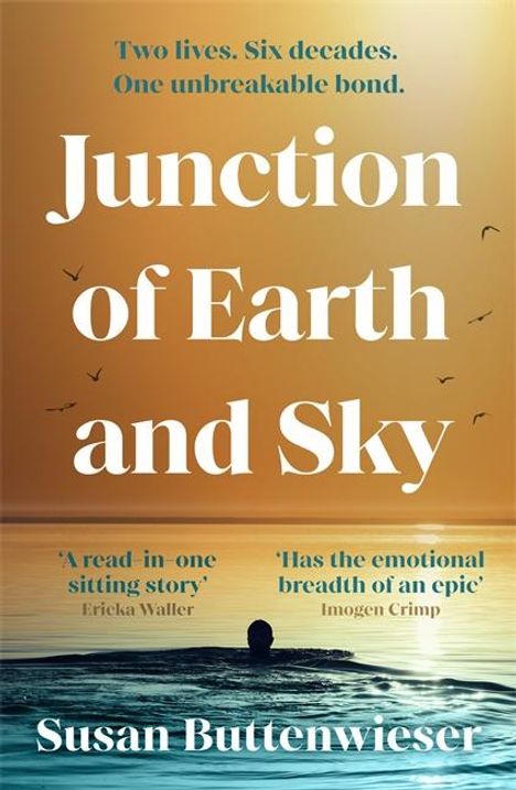 Buchtitel "Junction of Earth and Sky". Sonnenuntergang am Meer mit Person im Wasser, umgeben von Möwen.