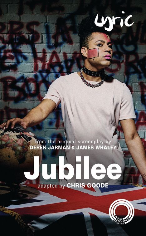 Text: "Lyric... Jubilee... Derek Jarman & James Whaley... Chris Goode." 
Person mit auffälligem Make-up steht vor Graffitiwand.