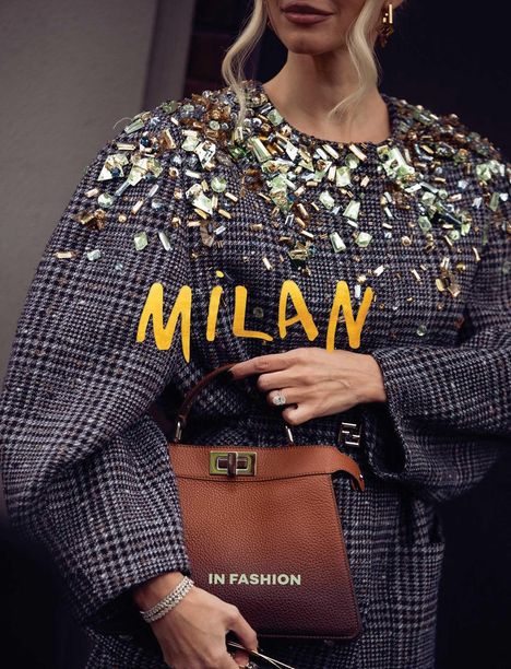 Texte: "MILAN" in groß, "IN FASHION" auf einer Tasche. Frau in glitzerndem Mantel mit brauner Tasche.