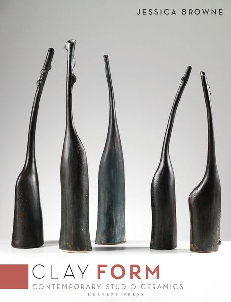 Text: "Jessica Browne", "CLAY FORM", "Contemporary Studio Ceramics". Fünf schlanke, abstrakte Keramikskulpturen.