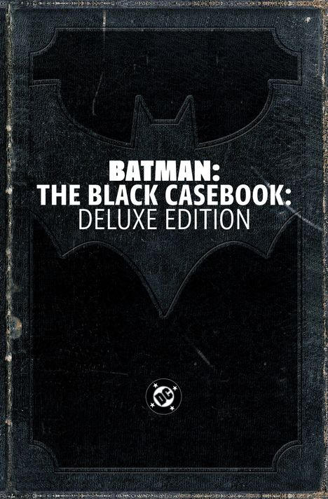"BATMAN: THE BLACK CASEBOOK: DELUXE EDITION" in weißer Schrift. Großes Batman-Logo im Hintergrund. DC-Logo unten.