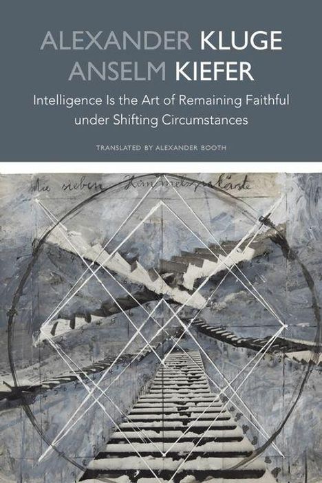 Buchtitel: "Intelligence Is the Art of Remaining Faithful under Shifting Circumstances". Malerische Treppe im Hintergrund.
