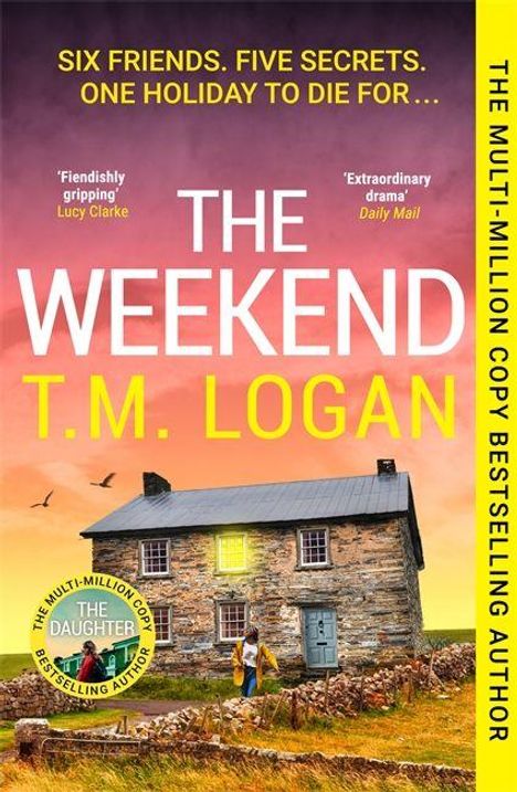 "THE WEEKEND T.M. LOGAN" steht groß auf einem Haus vor einem dramatischen Himmel. "SIX FRIENDS. FIVE SECRETS..." oben.