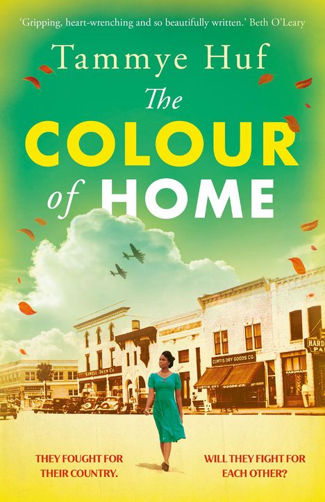 Text: Tammye Huf, The Colour of Home. Sie kämpften für ihr Land. Werden sie füreinander kämpfen? Frau im Kleid vor alten Gebäuden.