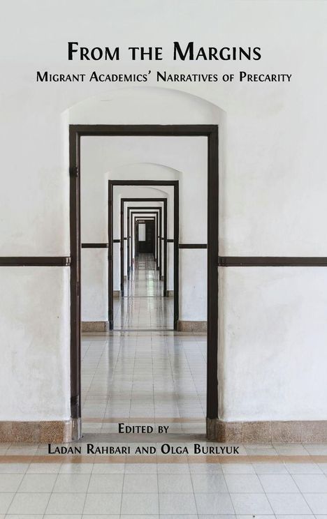 „From the Margins: Migrant Academics’ Narratives of Precarity“, herausgegeben von Ladan Rahbari und Olga Burlyuk. Ein langer Flur mit offenen Türen.