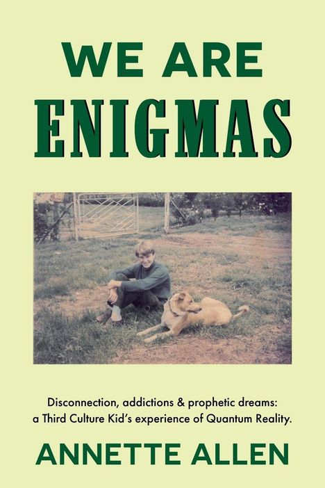 "We Are Enigmas. Annette Allen." Darunter sitzt eine Person mit einem Hund auf einer Wiese.