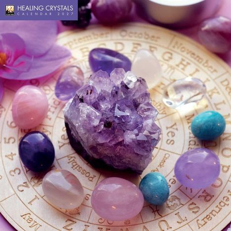 "HEALING CRYSTALS CALENDAR 2027." Ein Kreis aus bunten Kristallen auf einem verzierten Kalenderblatt.