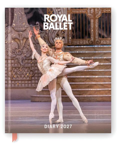 Text: "ROYAL BALLET" und "DIARY 2027". Zwei Balletttänzer in prachtvollen Kostümen vor einer opulenten Kulisse.