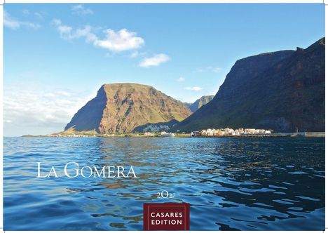 Text: „La Gomera“, „2027“, „CASARES EDITION“. Küstenlandschaft mit Bergen, klarem Himmel und Meer.