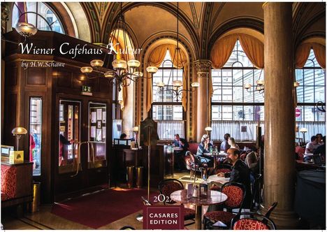 "Wiener Cafehaus Kultur" von H.W. Schawe. Elegantes Café mit hohen Decken, Kronleuchtern und Menschen, die an Tischen sitzen.