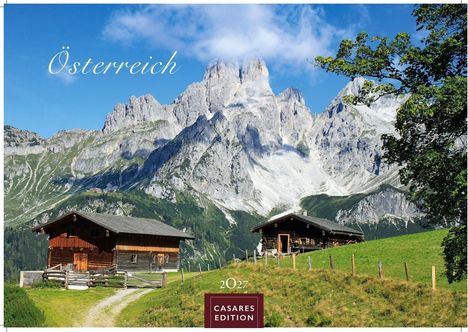 „Österreich“ und „2027 CASARES EDITION“; zwei Hütten vor eindrucksvollem Bergpanorama und grünem Hügel.