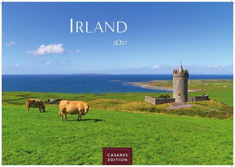 Text: „IRLAND 2027“. Szene: Grüne Wiese, Küstenlandschaft, Burgturm, zwei Kühe. Logo: „CASARES EDITION“.