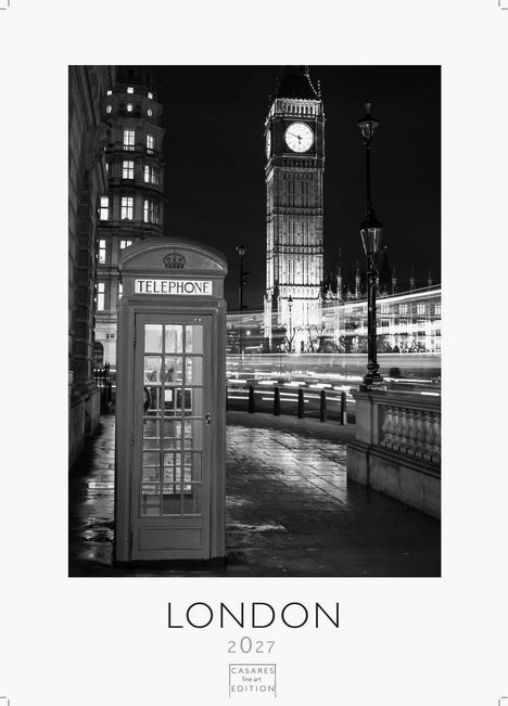 TELEPHONE. LONDON 2027. Eine rote Telefonzelle vor dem Big Ben bei Nacht. Schwarz-weißes Ambiente.